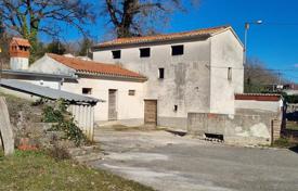 7 pièces maison en ville 156 m² en Comté d'Istrie, Croatie. 180,000 €