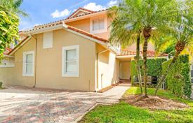 Maison en ville – Doral, Floride, Etats-Unis. $1,300,000