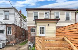 Maison mitoyenne – Gerrard Street East, Toronto, Ontario,  Canada. C$1,308,000