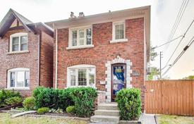 4 pièces maison en ville à East York, Canada. C$1,971,000