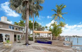 7 pièces villa 481 m² à Miami Beach, Etats-Unis. 4,889,000 €