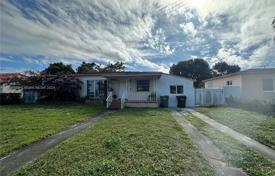 Maison en ville – Hialeah, Floride, Etats-Unis. $530,000