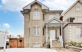 Maison en ville – York, Toronto, Ontario,  Canada. C$1,149,000