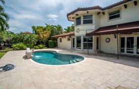Villa – Hallandale Beach, Floride, Etats-Unis. $1,600,000