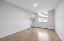 4 pièces appartement à Etobicoke, Canada. C$1,142,000