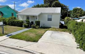 Maison en ville – West Palm Beach, Floride, Etats-Unis. $255,000