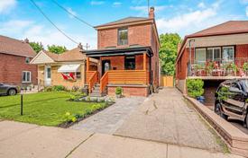 5 pièces maison en ville en York, Canada. C$1,127,000