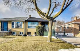 Maison mitoyenne – York, Toronto, Ontario,  Canada. C$1,024,000