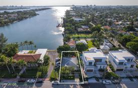 Maison en ville – Surfside, Floride, Etats-Unis. $1,875,000
