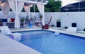 Maison en ville – North Miami Beach, Floride, Etats-Unis. $800,000