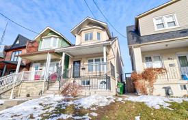 5 pièces maison en ville en York, Canada. C$1,475,000