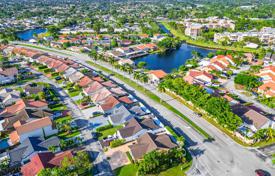 Maison en ville – West End, Miami, Floride,  Etats-Unis. $660,000