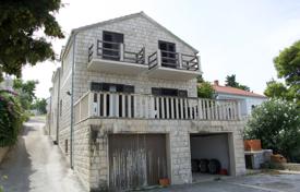 Maison en ville – Splitska, Comté de Split-Dalmatie, Croatie. 330,000 €