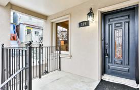 2 pièces maison mitoyenne en York, Canada. C$936,000