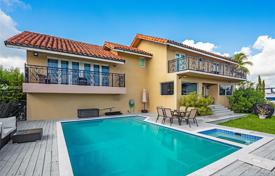 Villa – North Miami Beach, Floride, Etats-Unis. $2,425,000