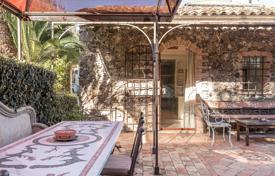Villa – Cap d'Antibes, Antibes, Côte d'Azur,  France. 1,390,000 €