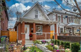 4 pièces maison en ville en York, Canada. C$1,041,000