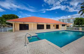 Villa – Hallandale Beach, Floride, Etats-Unis. $1,950,000