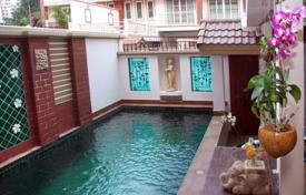 Maison en ville – Na Kluea, Bang Lamung, Chonburi,  Thaïlande. $278,000