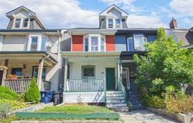Maison mitoyenne – Pape Avenue, Toronto, Ontario,  Canada. C$1,211,000