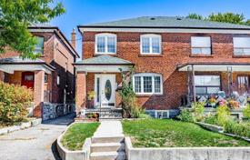 Maison mitoyenne – York, Toronto, Ontario,  Canada. C$1,507,000