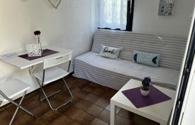 13 pièces maison en ville 250 m² à Porat, Croatie. 650,000 €