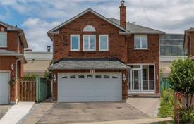 4 pièces maison en ville à Etobicoke, Canada. C$1,208,000