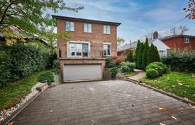 4 pièces maison en ville à North York, Canada. C$2,048,000