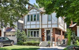 4 pièces maison en ville à East York, Canada. C$2,244,000