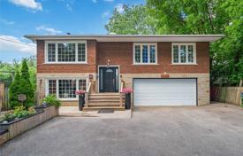 5 pièces maison en ville à Scarborough, Canada. C$1,359,000