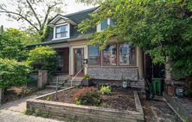 Maison mitoyenne – Dundas Street West, Toronto, Ontario,  Canada. C$1,073,000