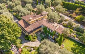 10 pièces villa à Grasse, France. 2,990,000 €