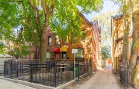 8 pièces maison mitoyenne à Old Toronto, Canada. C$1,697,000