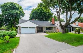 3 pièces maison en ville à Etobicoke, Canada. C$2,041,000