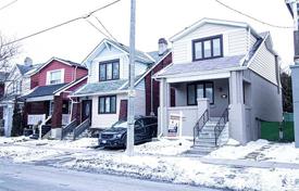 4 pièces maison en ville à East York, Canada. C$1,239,000