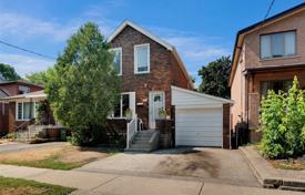 3 pièces maison en ville à East York, Canada. C$1,125,000