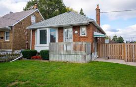 Maison en ville – Woodbine Avenue, Toronto, Ontario,  Canada. C$1,011,000