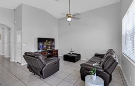 Maison en ville – Pembroke Pines, Broward, Floride,  Etats-Unis. $645,000