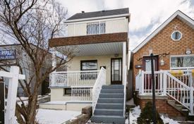 3 pièces maison en ville en York, Canada. C$1,030,000