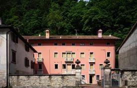 35 pièces villa 1000 m² à Belluno, Italie. 900,000 €